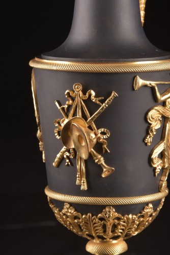 Paire d’aiguières en bronze doré et patiné d'époque Empire - Mora Antiques