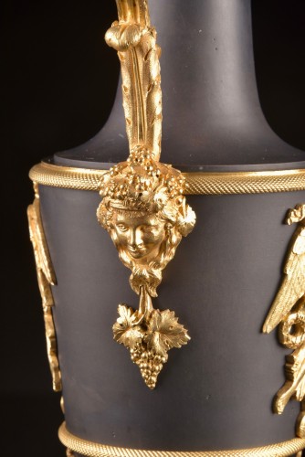 Antiquités - Paire d’aiguières en bronze doré et patiné d'époque Empire