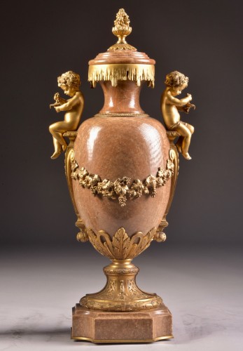 Antiquités - Pair Of Onyx And Gilt Bronze Cassolettes