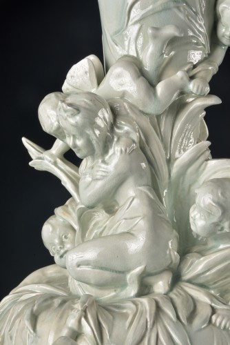 Vase Art nouveau en fine faïence émaillée à montures en bronze doré, vers 1900 - Objet de décoration Style Art nouveau