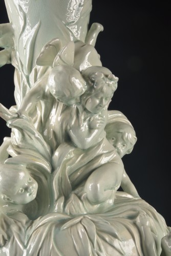 Objet de décoration Cassolettes, coupe et vase - Vase Art nouveau en fine faïence émaillée à montures en bronze doré, vers 1900