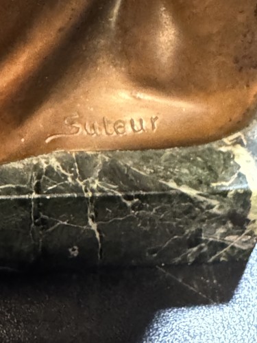 XIXe siècle - Buste en albâtre et bronze patiné fin XIXe siècle signé Suteur