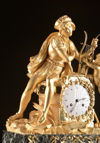 Antiquités - Troubadour et Amour, Chapuy - Pendule Empire en bronze doré