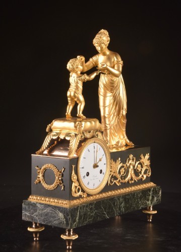 Pendule d’époque Empire en bronze doré et marbre à décor de Diane et Vénus - Horlogerie Style Empire