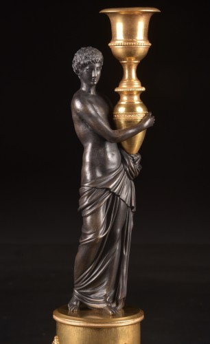 Paire de candélabres néoclassiques en bronze doré et patiné - Luminaires Style Directoire