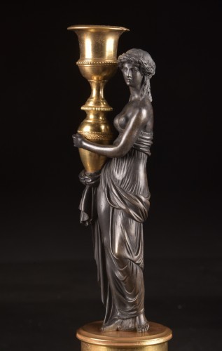 Luminaires Bougeoirs et Chandeliers - Paire de candélabres néoclassiques en bronze doré et patiné