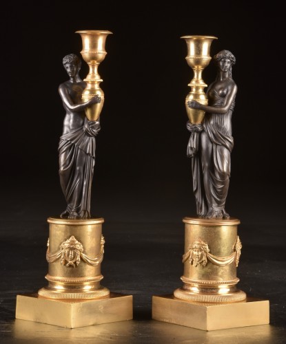 Paire de candélabres néoclassiques en bronze doré et patiné - Mora Antiques