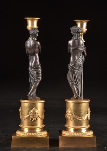 XVIIIe siècle - Paire de candélabres néoclassiques en bronze doré et patiné