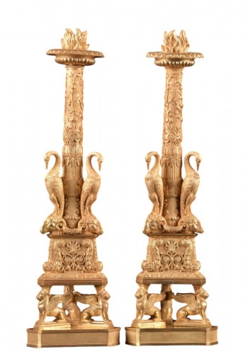 Paire de bougeoirs en bronze doré début 19e siècle