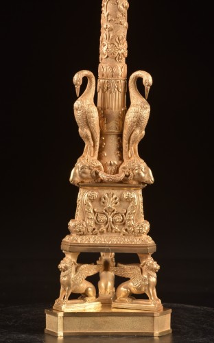 Luminaires Bougeoirs et Chandeliers - Paire de bougeoirs en bronze doré début 19e siècle