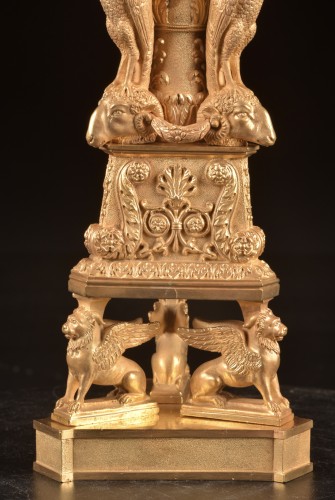 XIXe siècle - Paire de bougeoirs en bronze doré début 19e siècle