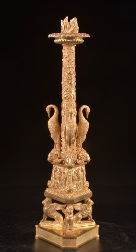 Antiquités - Paire de bougeoirs en bronze doré début 19e siècle