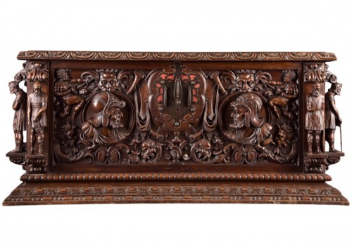 Coffre en noyer sculpté de style néoclassique, Italie fin XIXe siècle