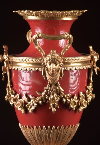 A French Napoleon III Ormolu-mounted Oxblood Glass Vase - Decorative Objects Style Napoléon III