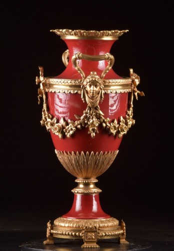 Antiquités - A French Napoleon III Ormolu-mounted Oxblood Glass Vase