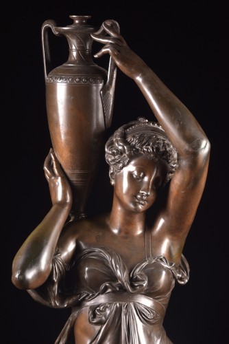 Figure féminine grandeur nature, signée A. Carrier - Objet de décoration Style Napoléon III
