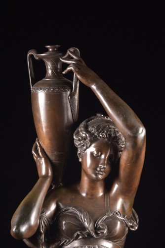 Objet de décoration  - Figure féminine grandeur nature, signée A. Carrier