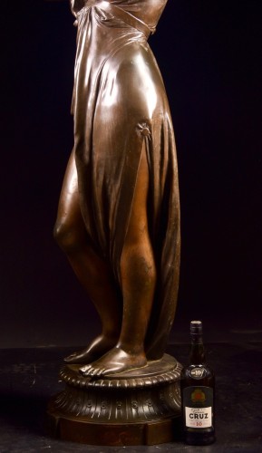 Antiquités - Figure féminine grandeur nature, signée A. Carrier