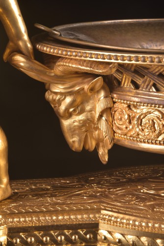 Antiquités - Important centre de table en bronze doré