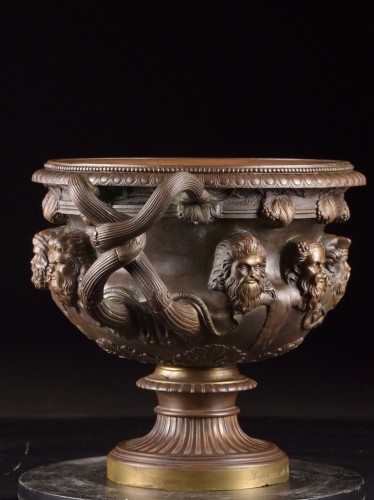 Objet de décoration Cassolettes, coupe et vase - Vase néoclassique en bronze, inspiré du Vase de Warwick