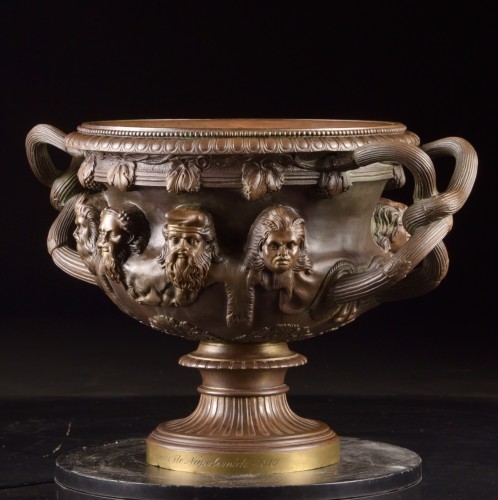 XIXe siècle - Vase néoclassique en bronze, inspiré du Vase de Warwick