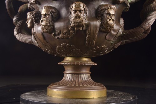 Napoléon III - Vase néoclassique en bronze, inspiré du Vase de Warwick