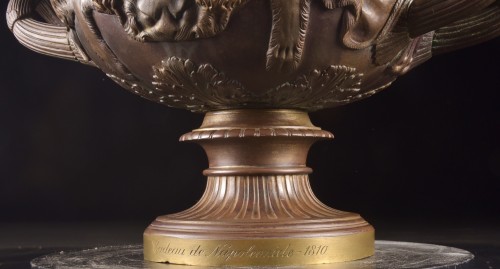 Antiquités - Vase néoclassique en bronze, inspiré du Vase de Warwick