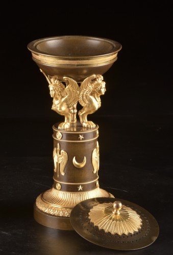 Paire de cassolettes Empire en bronze doré et patiné à décor de sphinx - Objet de décoration Style Empire