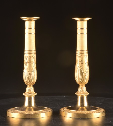 Paire de bougeoirs Empire en bronze doré - Mora Antiques