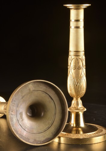 XIXe siècle - Paire de bougeoirs Empire en bronze doré