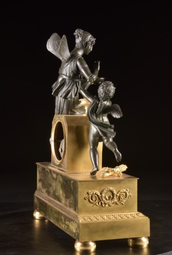 Empire - EEmpire Mantel Clock With Female Figure And Winged Putto