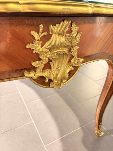 Napoléon III - Durand &amp; Fils -  Louis XV style veneered wood and gilt bronze desk
