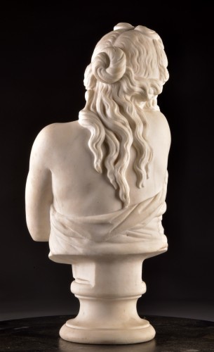 Antiquités - Elegant marble bust of a young woman