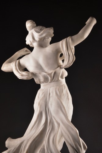XIXe siècle - Sculpture en marbre, jeune fille dansante