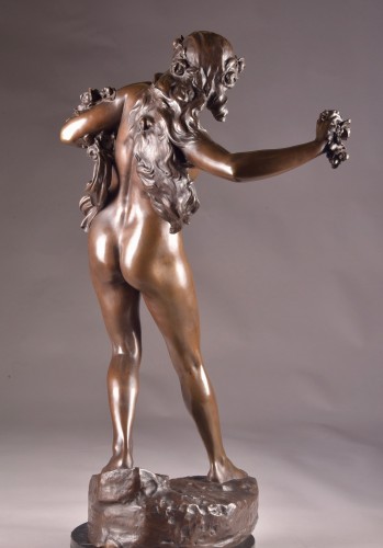 Sculpture Sculpture en Bronze - Paul Romain Chevré (1867–1914) — jeune femme aux fleurs