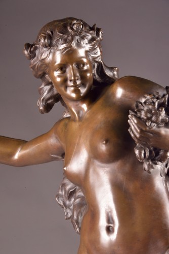 Paul Romain Chevré (1867–1914) — jeune femme aux fleurs - Mora Antiques