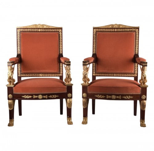 Paire de fauteuils fin XIXe siècle aux sphinges en bronze doré