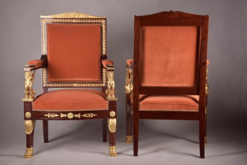 Napoléon III - Paire de fauteuils fin XIXe siècle aux sphinges en bronze doré