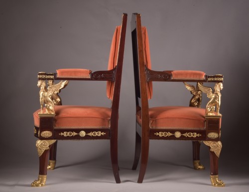 Antiquités - Paire de fauteuils fin XIXe siècle aux sphinges en bronze doré