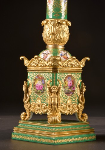 Antiquités - Paire de candélabres en porcelaine à décor polychrome de Jacob Petit