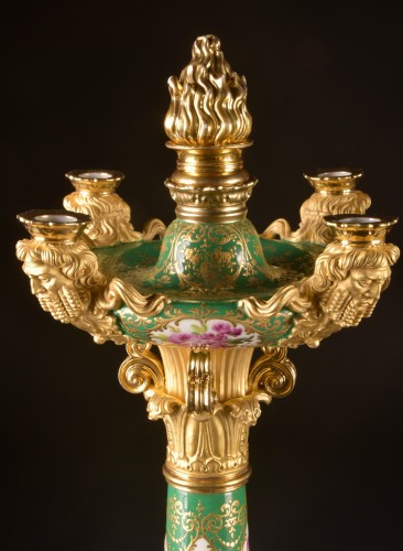 Antiquités - Paire de candélabres en porcelaine à décor polychrome de Jacob Petit