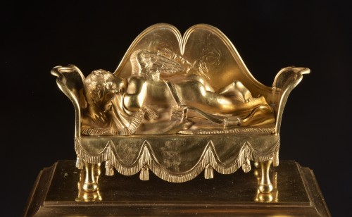 Empire Patinated and Mercury-Gilt Bronze Mantel Clock 'The Sleeping Cupid'  - 