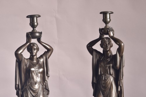 Pair Of Figurative Candlesticks In Patinated Bronze - Lighting Style Napoléon III