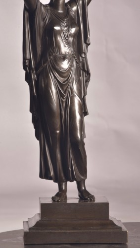 Antiquités - Pair Of Figurative Candlesticks In Patinated Bronze