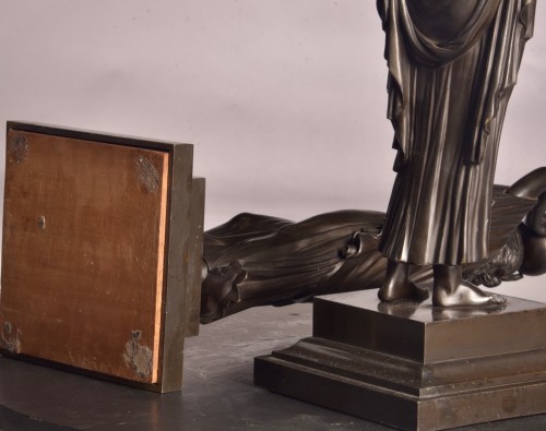 Antiquités - Pair Of Figurative Candlesticks In Patinated Bronze