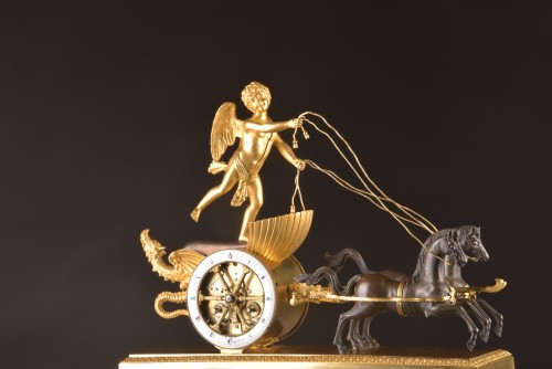 Pendule de char d’époque Empire en bronze doré et patiné, signée Courvoisier à Paris, - Horlogerie Style Empire