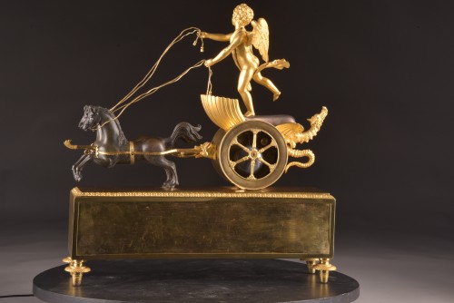 Pendule de char d’époque Empire en bronze doré et patiné, signée Courvoisier à Paris, - Mora Antiques