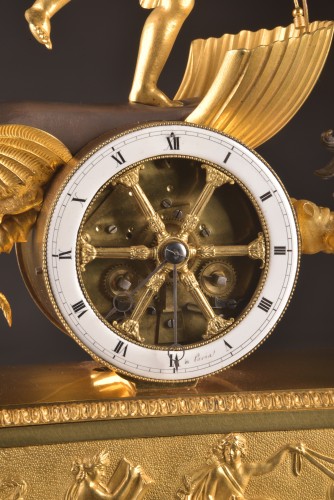 XIXe siècle - Pendule de char d’époque Empire en bronze doré et patiné, signée Courvoisier à Paris,