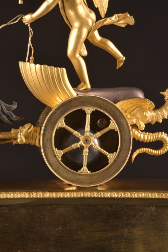 Pendule de char d’époque Empire en bronze doré et patiné, signée Courvoisier à Paris, - Empire