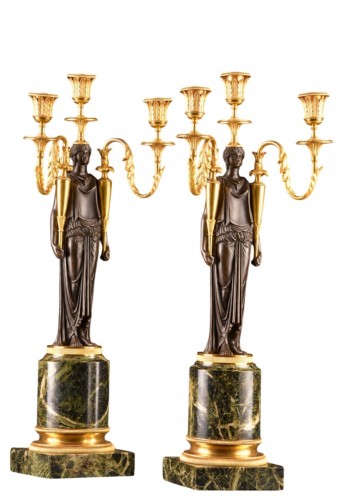 Paire d’importants candélabres Empire aux cariatides en bronze patiné et doré